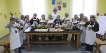 mersin-buyuksehirin-mutfak-atolyesi-cocuklara-yeni-beceriler-kazandiriyor-1-83975620260316090109.jpg