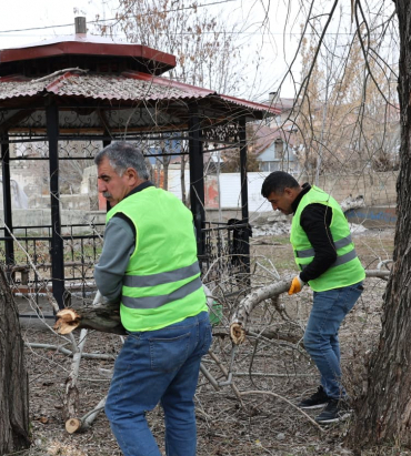 agri-belediyesinden-park-ve-yesil-alanlarda-bakim-ve-yenileme.jpeg