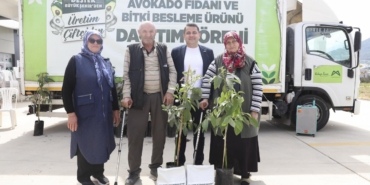 anamurlu-ureticilerin-yuzu-mersin-buyuksehir-ile-guluyor-3-74370520260422091853.jpg