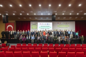 baskan-secer-uretmezsek-tukeniriz-konferansina-katildi-1-59397320260418140856.jpg