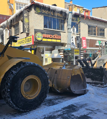 kent-genelinde-kar-temizleme-ve-tuzlama-calismalari-suruyor.jpeg