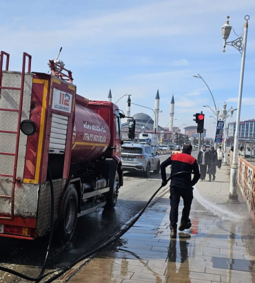 kent-genelinde-yol-ve-kaldirim-yikama-calismalari-suruyor.jpeg