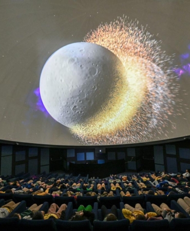mercan-bilim-merkezinde-yer-alan-planetaryum-ile-cocuklar-evreni-kesfediyor-6jpg-4519172026040509342.jpeg