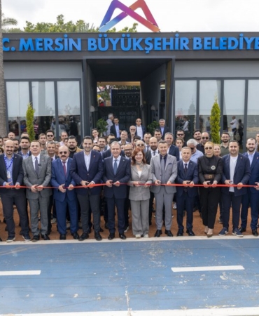 baskan-secer-ile-meral-secer-garaj-mersin-ve-kampus-mersin-acilis-torenine-katildi-5jpg-856202026051.jpeg