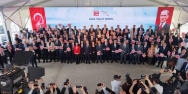 baskan-secer-tbb-tarafindan-duzenlenen-arac-teslim-torenine-katildi-1-18663620260427173932.jpeg
