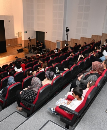 mersin-buyuksehir-cocuklari-hayal-dunyasinin-rengrenk-sahnesinde-bulusturdu-1jpg-5185172026051509015.jpeg