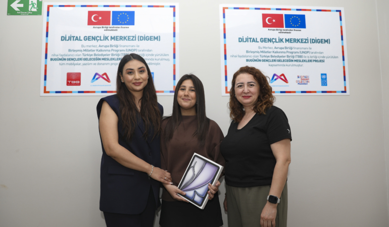 mersin-buyuksehir-digem-genclerin-basarilarina-bir-yenisini-daha-ekledi-3-60784220260523093518.jpg