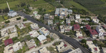 mersin-buyuksehir-ile-silifkede-yollar-yenilendi-1-14384420260512092652.jpg