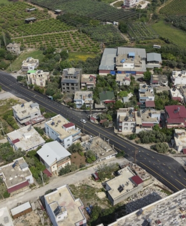 mersin-buyuksehir-ile-silifkede-yollar-yenilendi-1-14384420260512092652.jpg