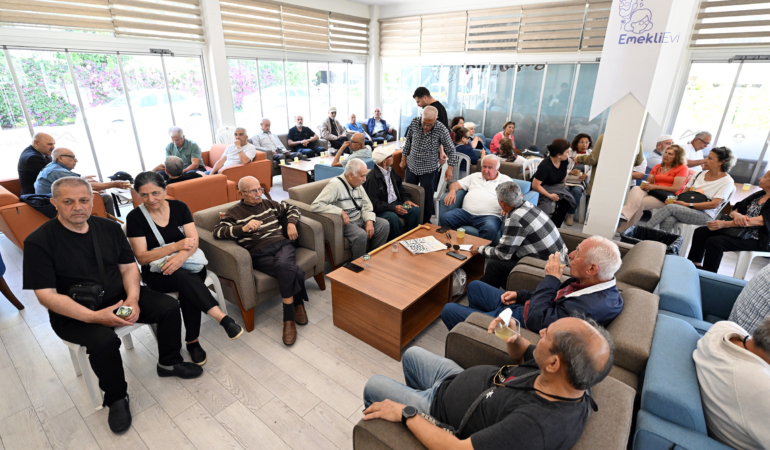 mersin-buyuksehirin-emekli-evinde-bayram-bulusmasi-7jpg-93373120260525085420.jpg