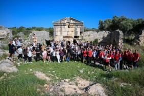 mersinde-19-mayis-coskusu-basladi-kilikya-yolunda-genclik-yuruyusu-duzenlendi-1jpg-80003420260517092.jpeg