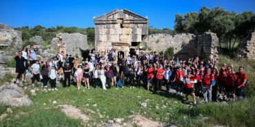 mersinde-19-mayis-coskusu-basladi-kilikya-yolunda-genclik-yuruyusu-duzenlendi-1jpg-80003420260517092.jpeg