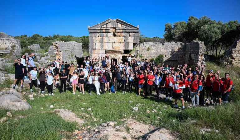 mersinde-19-mayis-coskusu-basladi-kilikya-yolunda-genclik-yuruyusu-duzenlendi-1jpg-80003420260517092.jpeg