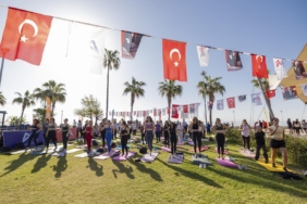 spor-kenti-mersinde-bahar-enerjisi-sahile-tasti-1-58039820260427100032.jpg
