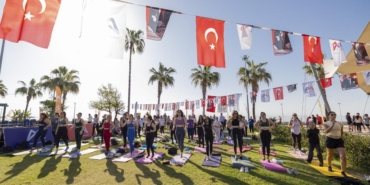 spor-kenti-mersinde-bahar-enerjisi-sahile-tasti-1-58039820260427100032.jpg