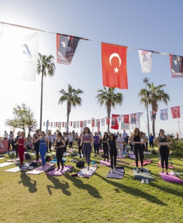 spor-kenti-mersinde-bahar-enerjisi-sahile-tasti-1-58039820260427100032.jpg