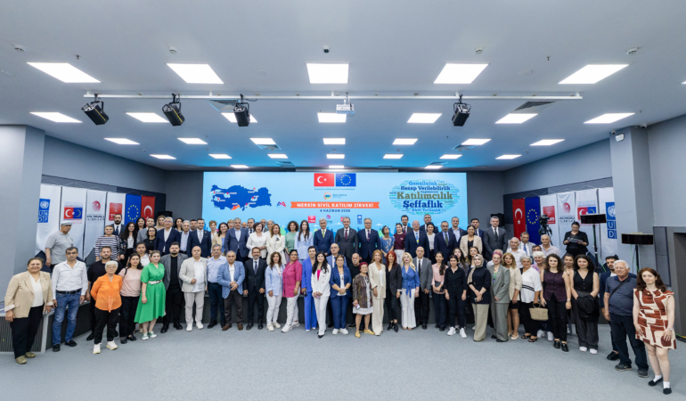 baskan-secer-yerel-demokrasiyi-guclendiren-mersin-sivil-katilim-zirvesine-katildi-5-6951412026060414.jpeg