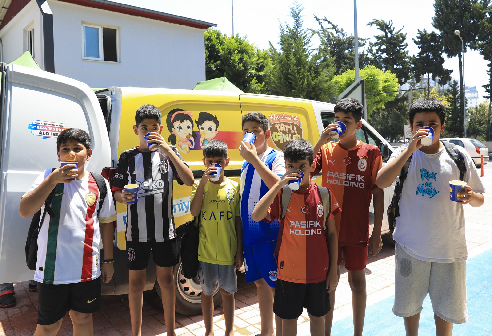 mersin-buyuksehirden-sicak-yaz-gunlerinde-serinleten-lezzet-3-88265020260805093719.jpg