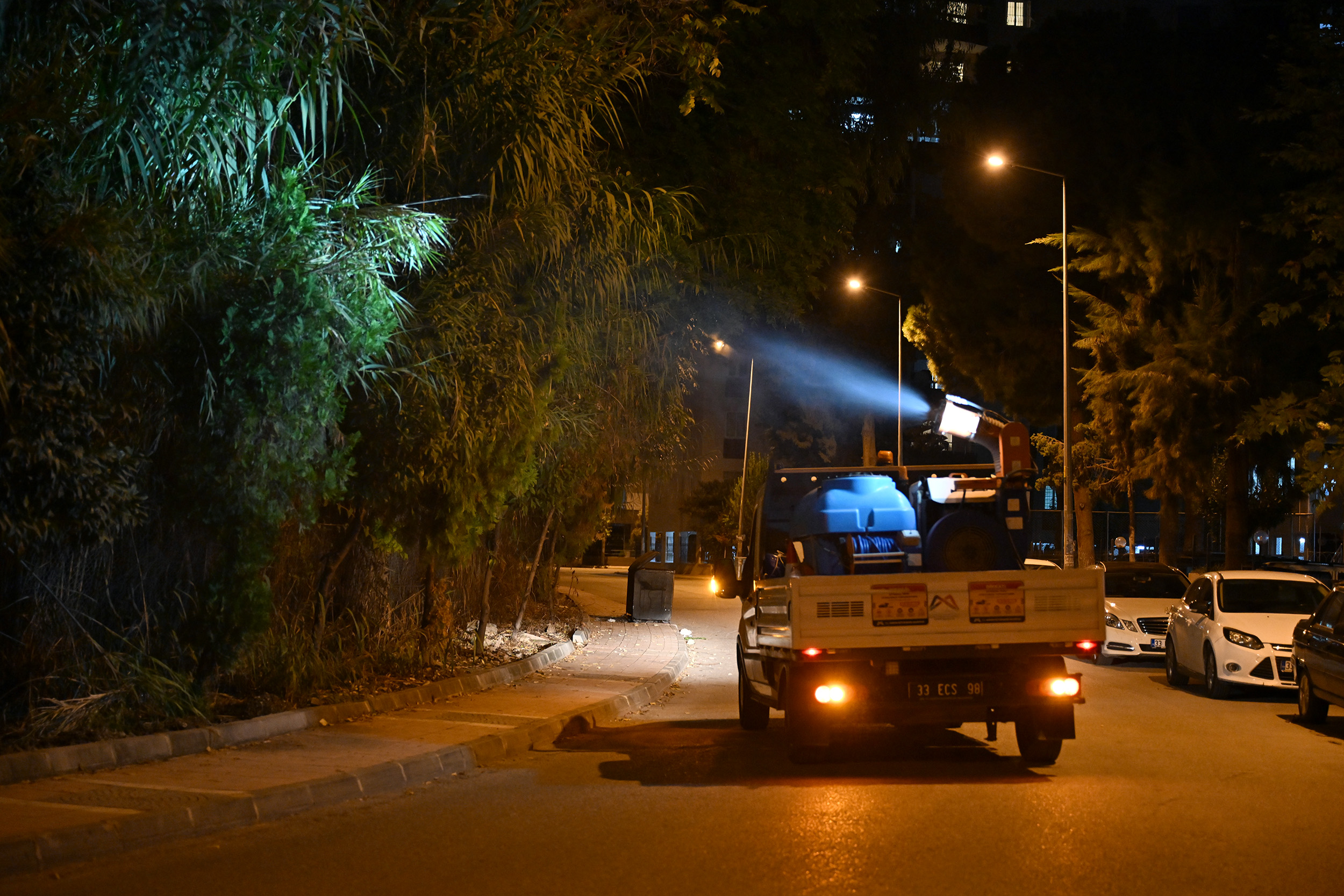 mersin-buyuksehir-13-ilcede-365-gun-kesintisiz-ilaclama-yapiyor-9jpg-31402620261027092918.jpg