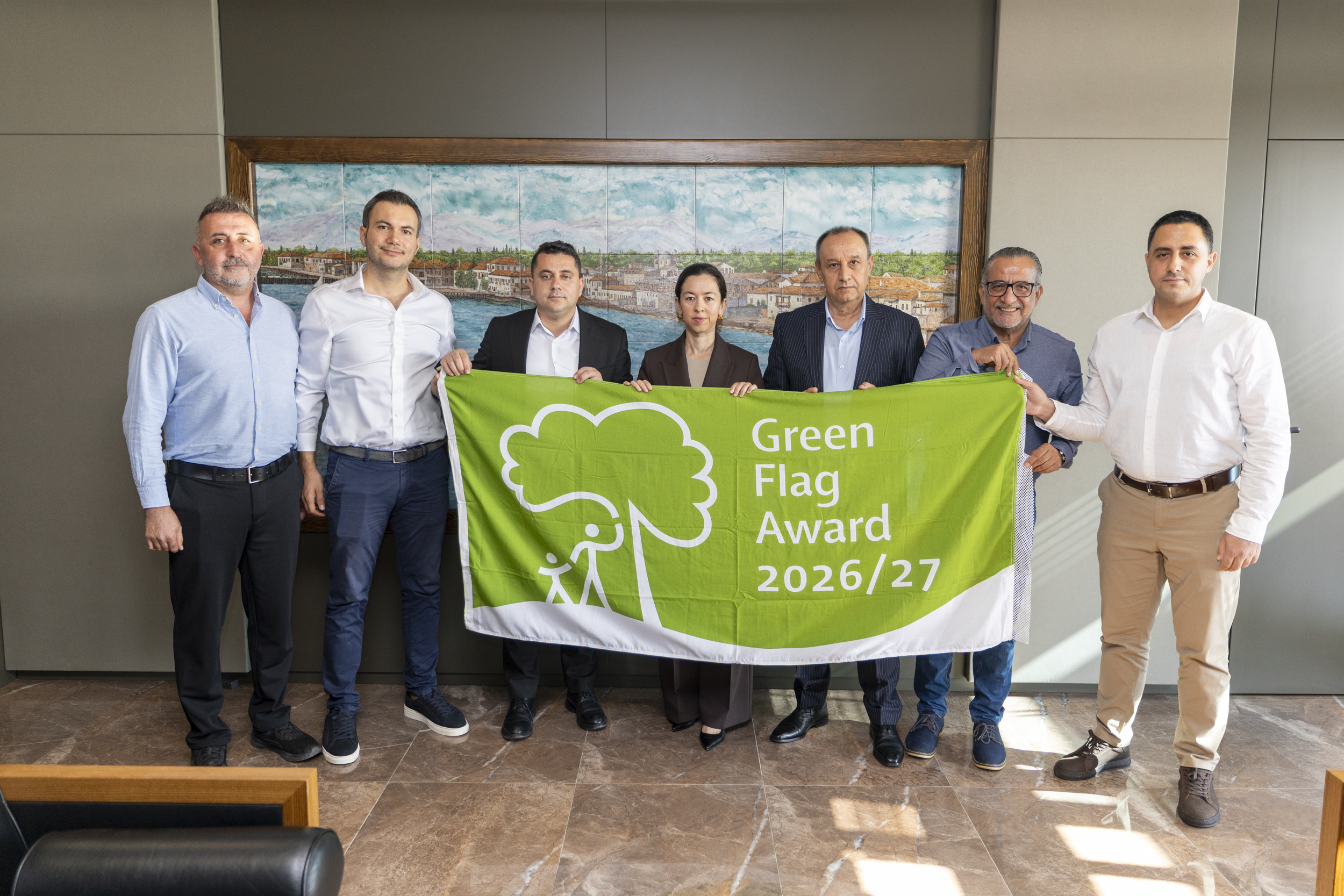 yesil-bayrak-belgesi-baskan-vekili-gulsah-yildirim-gence-takdim-edildi-1-37511020261019112758.jpg